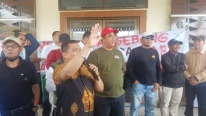 Warga Bantargebang Menuntut Prioritas dalam Perekrutan Tenaga Kerja di TPST: Aksi Damai Menuju Dialog Terbuka